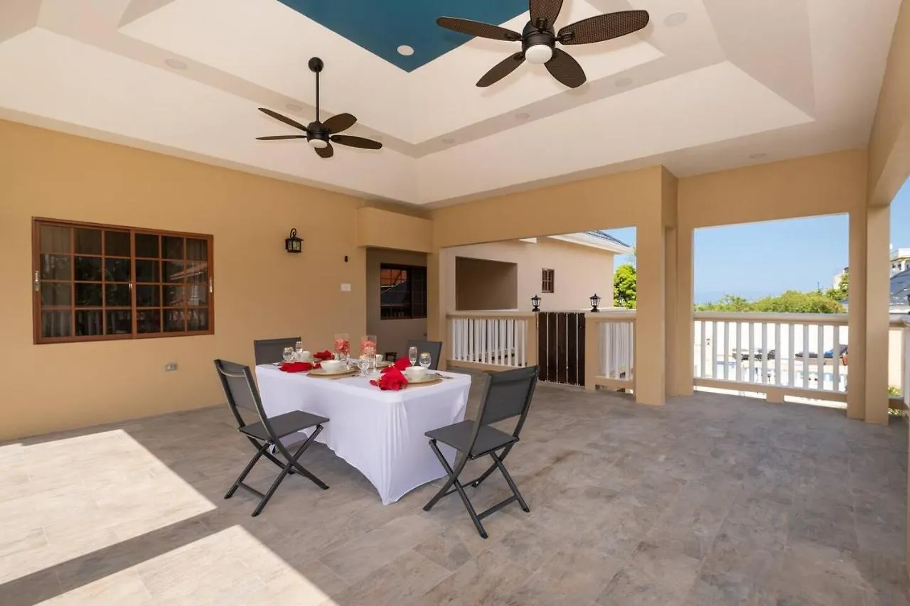 דיסקברי ביי Villa De-Luxe Paradise  דיסקברי ביי